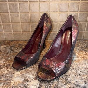 BCBGMaxAzria Snakeskin Pattern Peep Toe Heels Size 8
